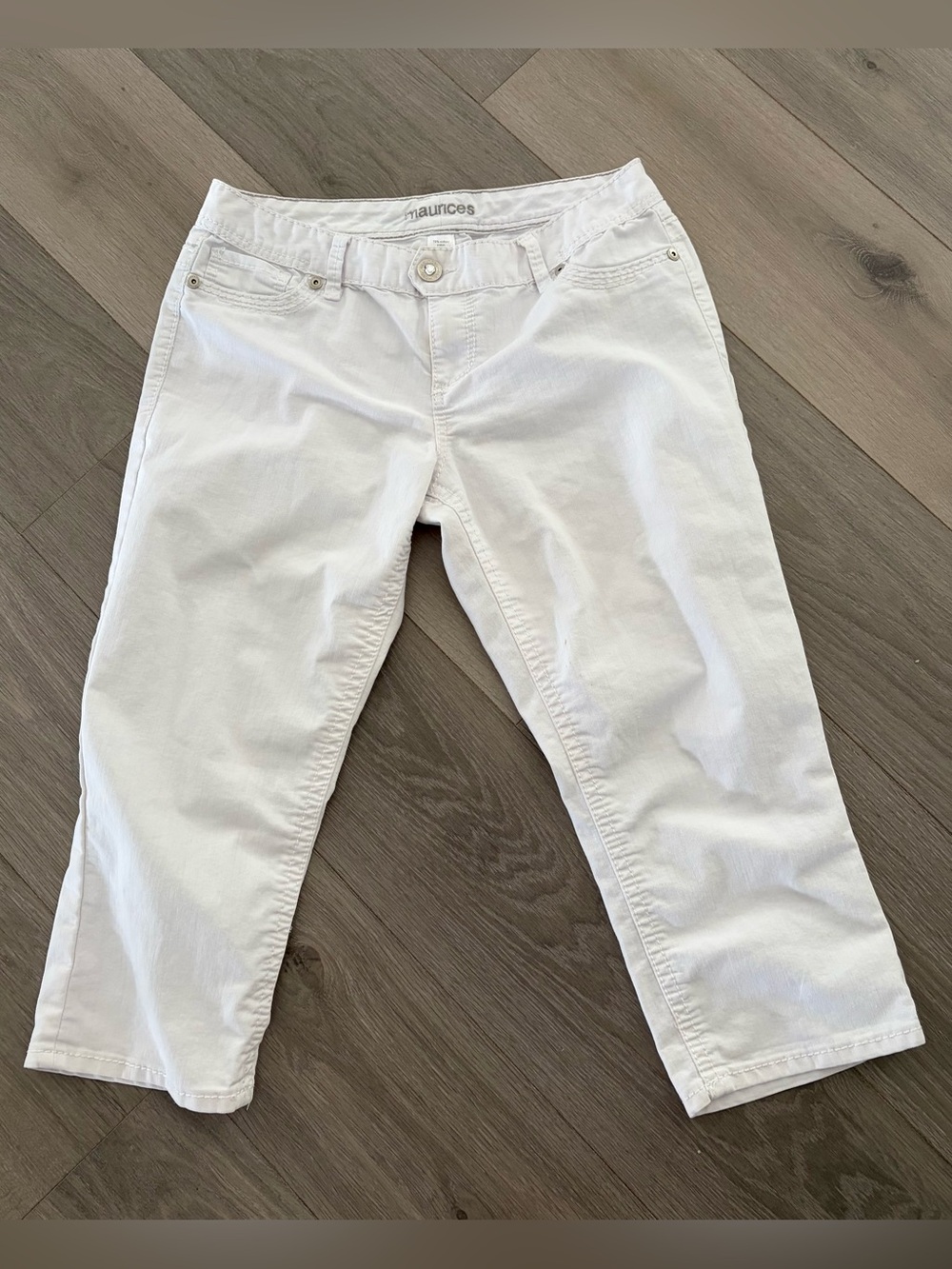 Maurices White Woman’s Cropped Pants